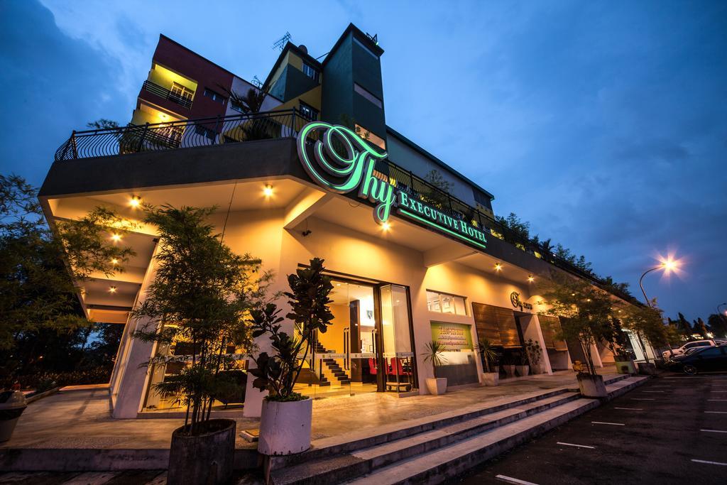Thy Executive Hotel Johor Bahru Exterior foto